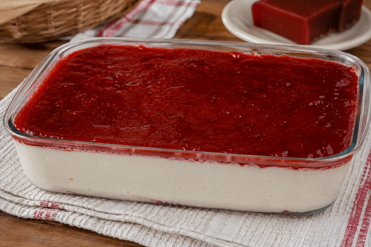 Mousse de queijo Minas com goiabada